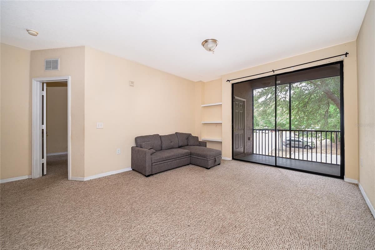6141 METROWEST BOULEVARD — photo 6 of 26