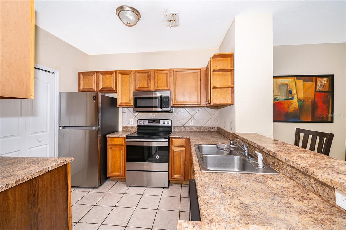 6141 METROWEST BOULEVARD — photo 7 of 26