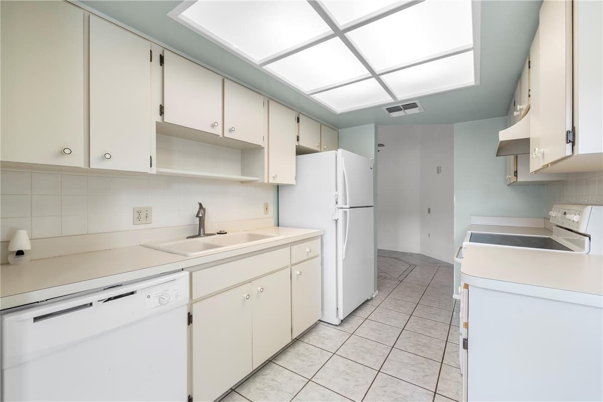 4739 CARRINGTON COURT — photo 14 of 51