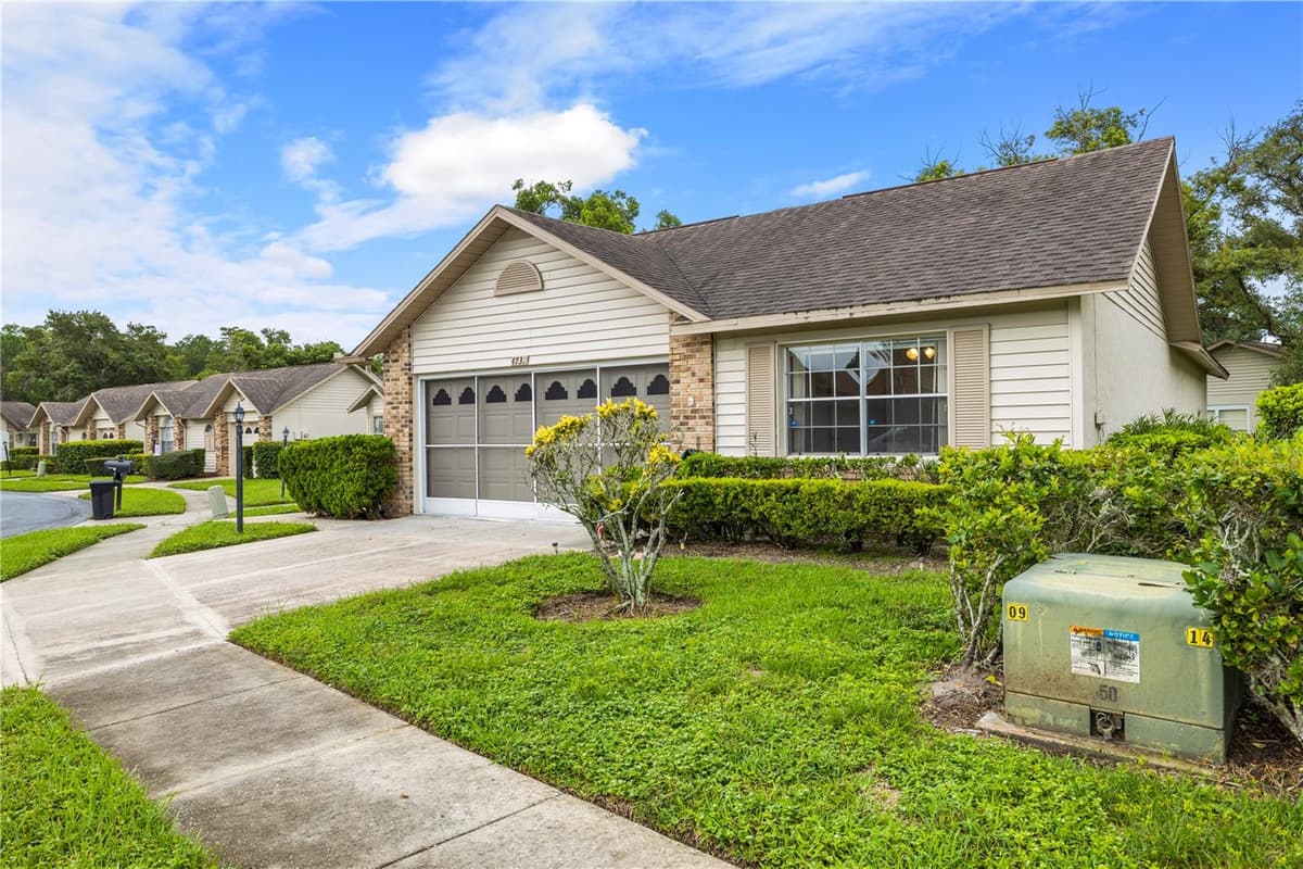 4739 CARRINGTON COURT — photo 4 of 51