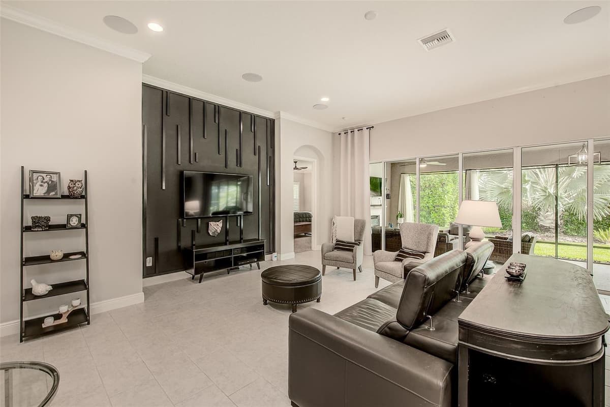 6916 NEOPOLITAN COURT — photo 7 of 53
