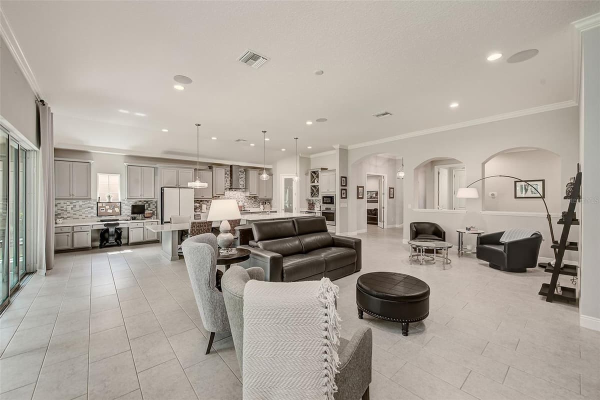 6916 NEOPOLITAN COURT — photo 6 of 53