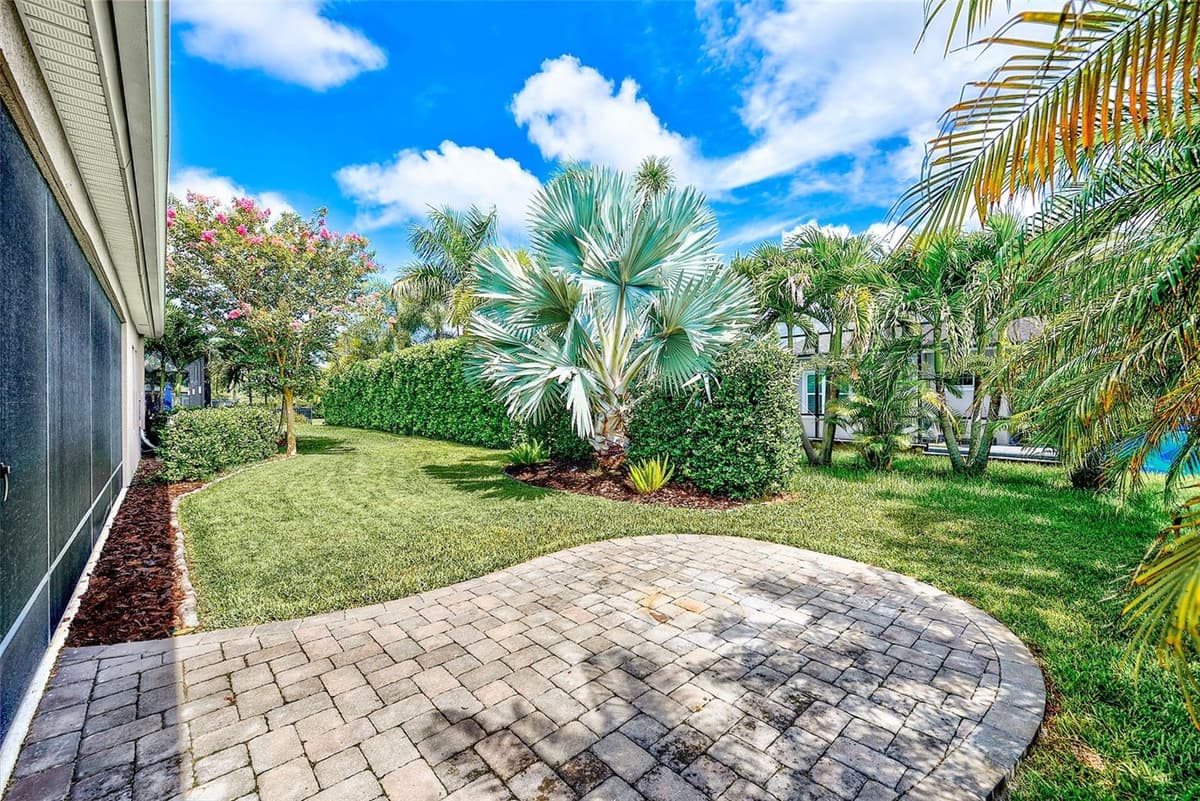 6916 NEOPOLITAN COURT — photo 40 of 53