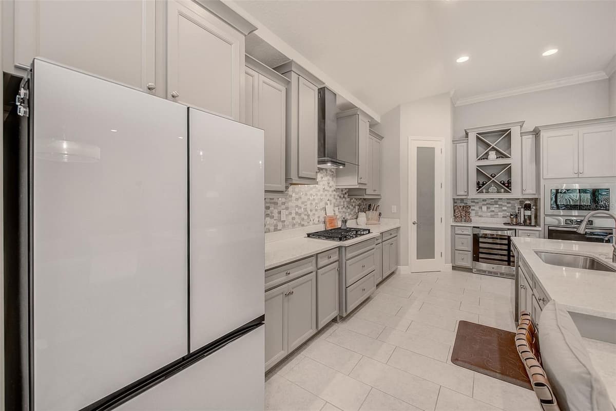 6916 NEOPOLITAN COURT — photo 13 of 53