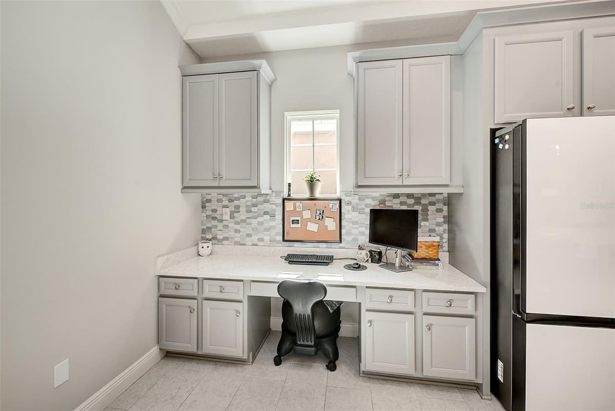 6916 NEOPOLITAN COURT — photo 11 of 53