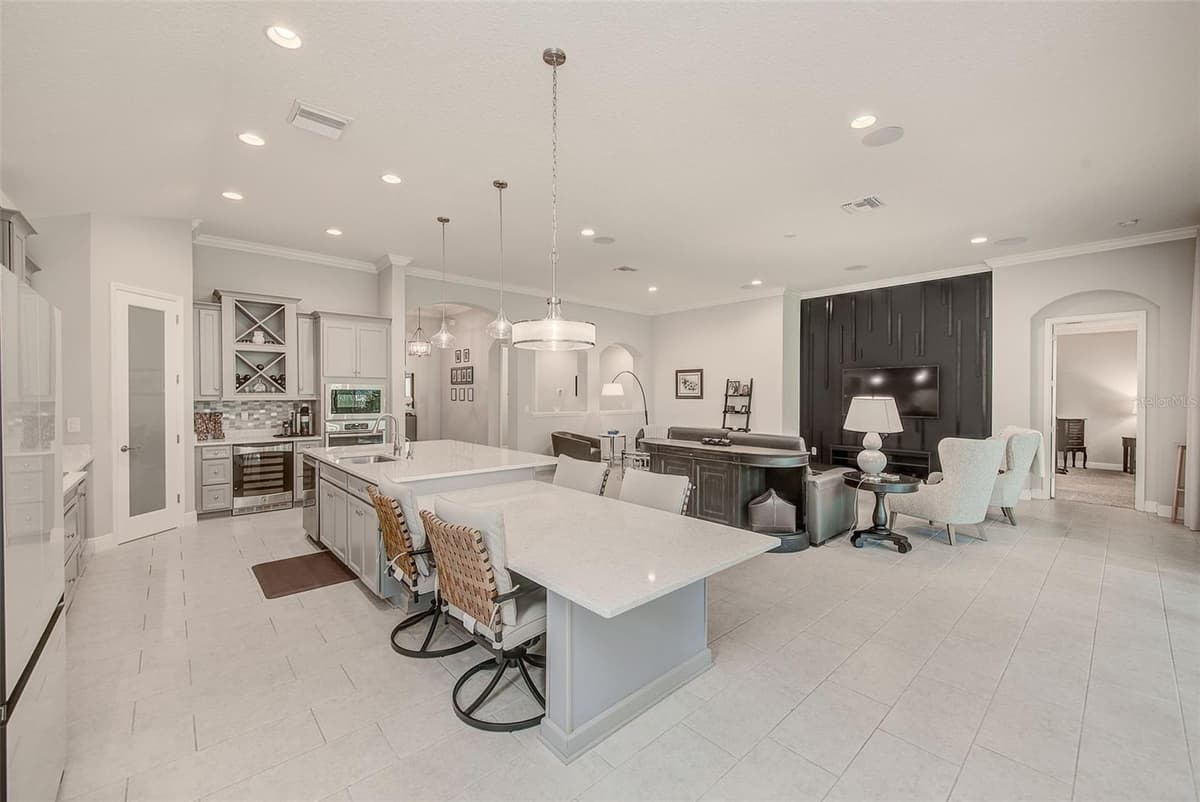 6916 NEOPOLITAN COURT — photo 12 of 53