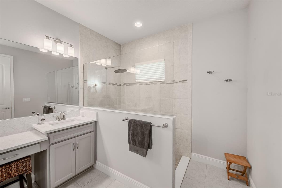 6916 NEOPOLITAN COURT — photo 21 of 53