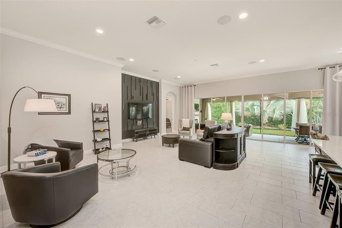 6916 NEOPOLITAN COURT — photo 4 of 53