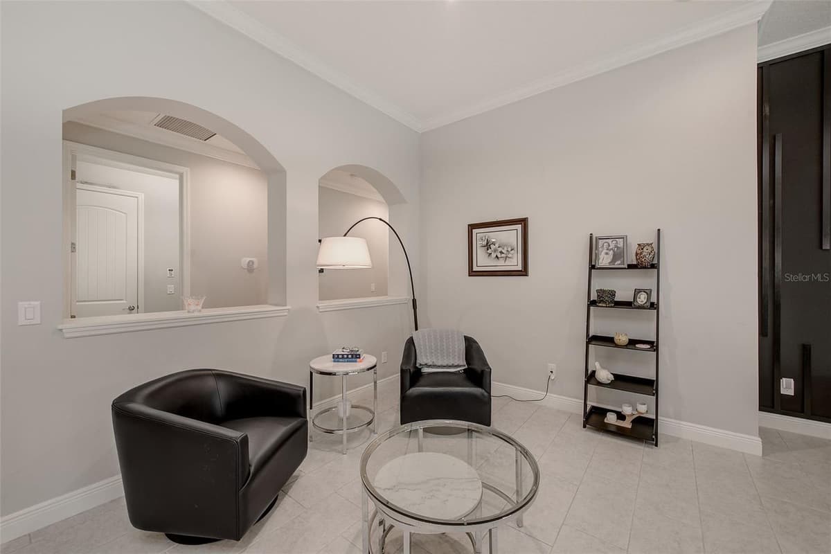 6916 NEOPOLITAN COURT — photo 8 of 53