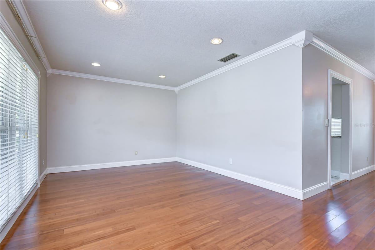 4723 SOUTHBREEZE DRIVE — photo 4 of 35