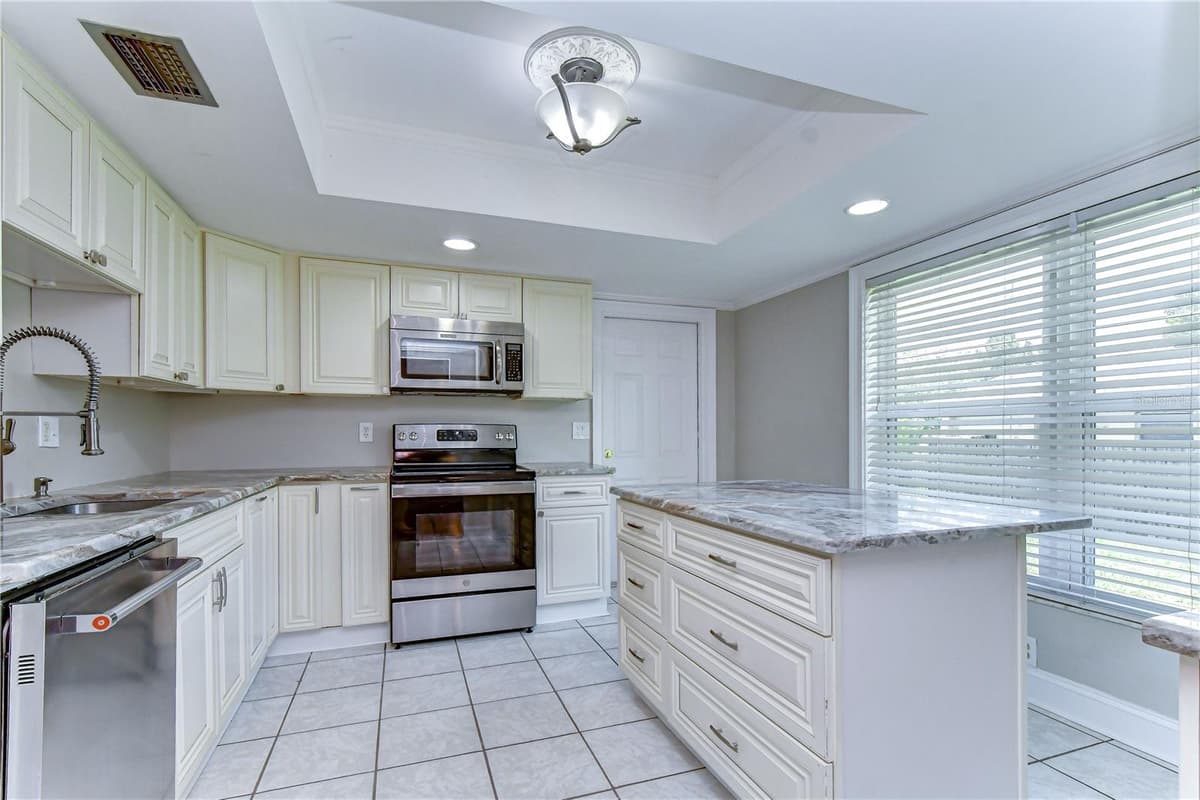 4723 SOUTHBREEZE DRIVE — photo 13 of 35