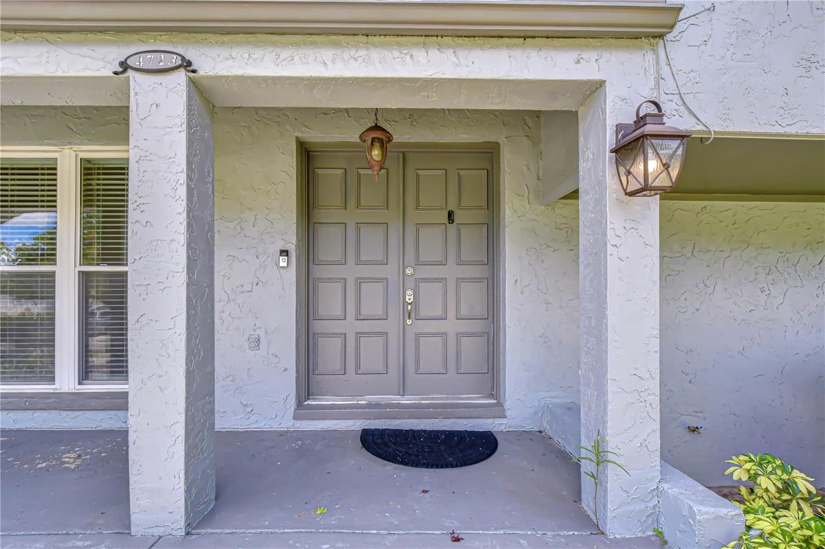 4723 SOUTHBREEZE DRIVE — photo 3 of 35