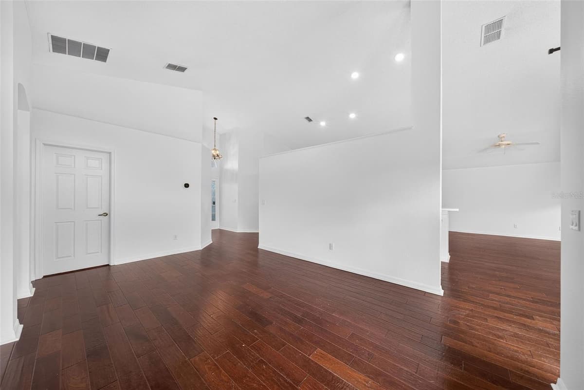 630 RIOMAR AVENUE — photo 6 of 35