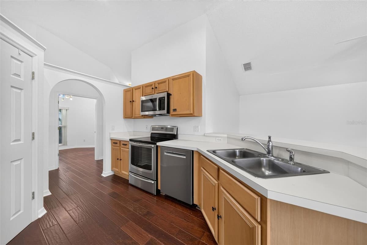 630 RIOMAR AVENUE — photo 13 of 35