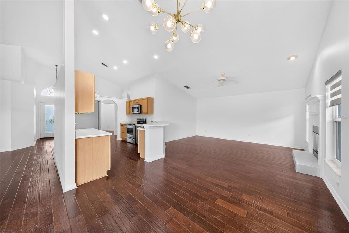 630 RIOMAR AVENUE — photo 7 of 35