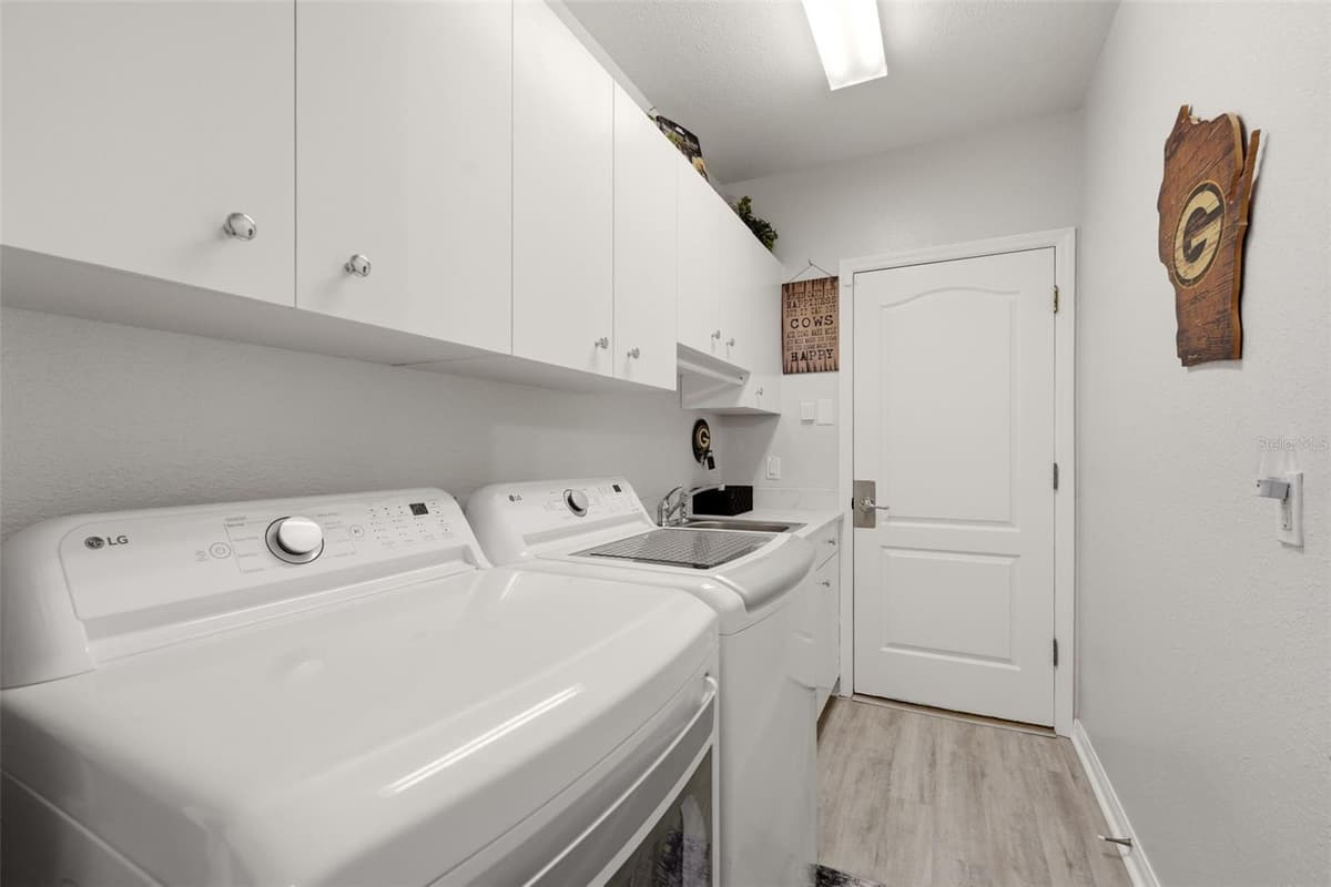1071 TOPELIS DRIVE — photo 33 of 71