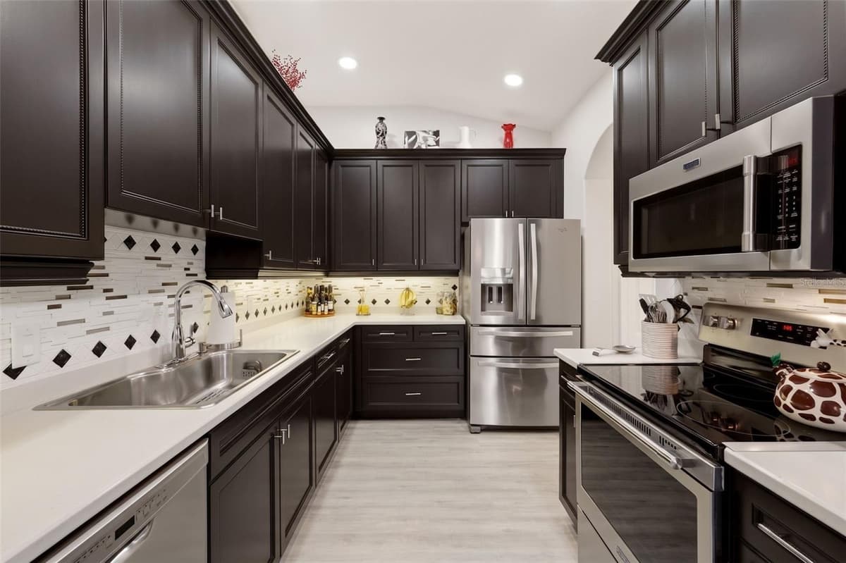 1071 TOPELIS DRIVE — photo 4 of 71