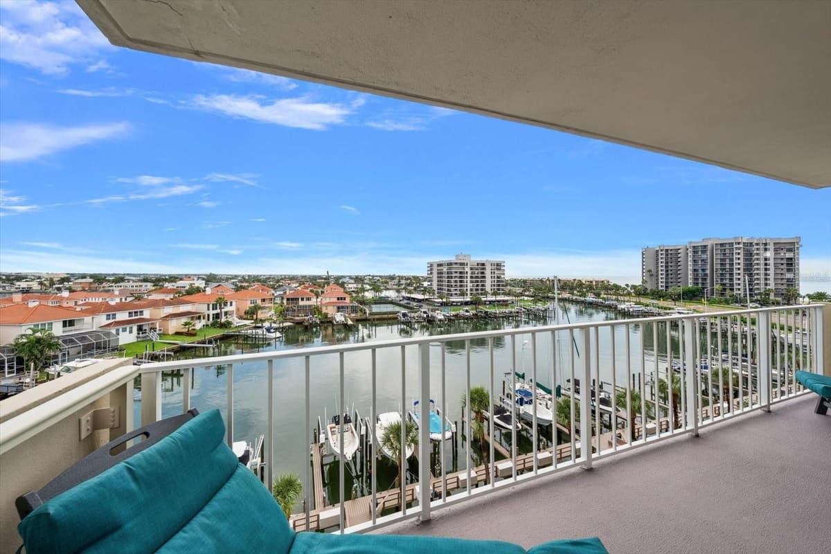 1621 GULF BOULEVARD — photo 16 of 60