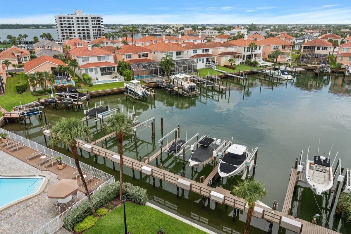 1621 GULF BOULEVARD — photo 17 of 60