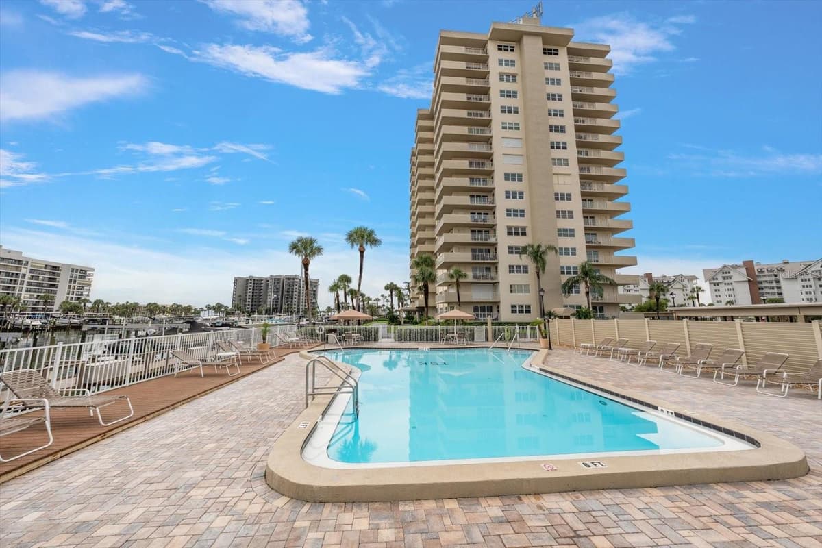 1621 GULF BOULEVARD — photo 39 of 60
