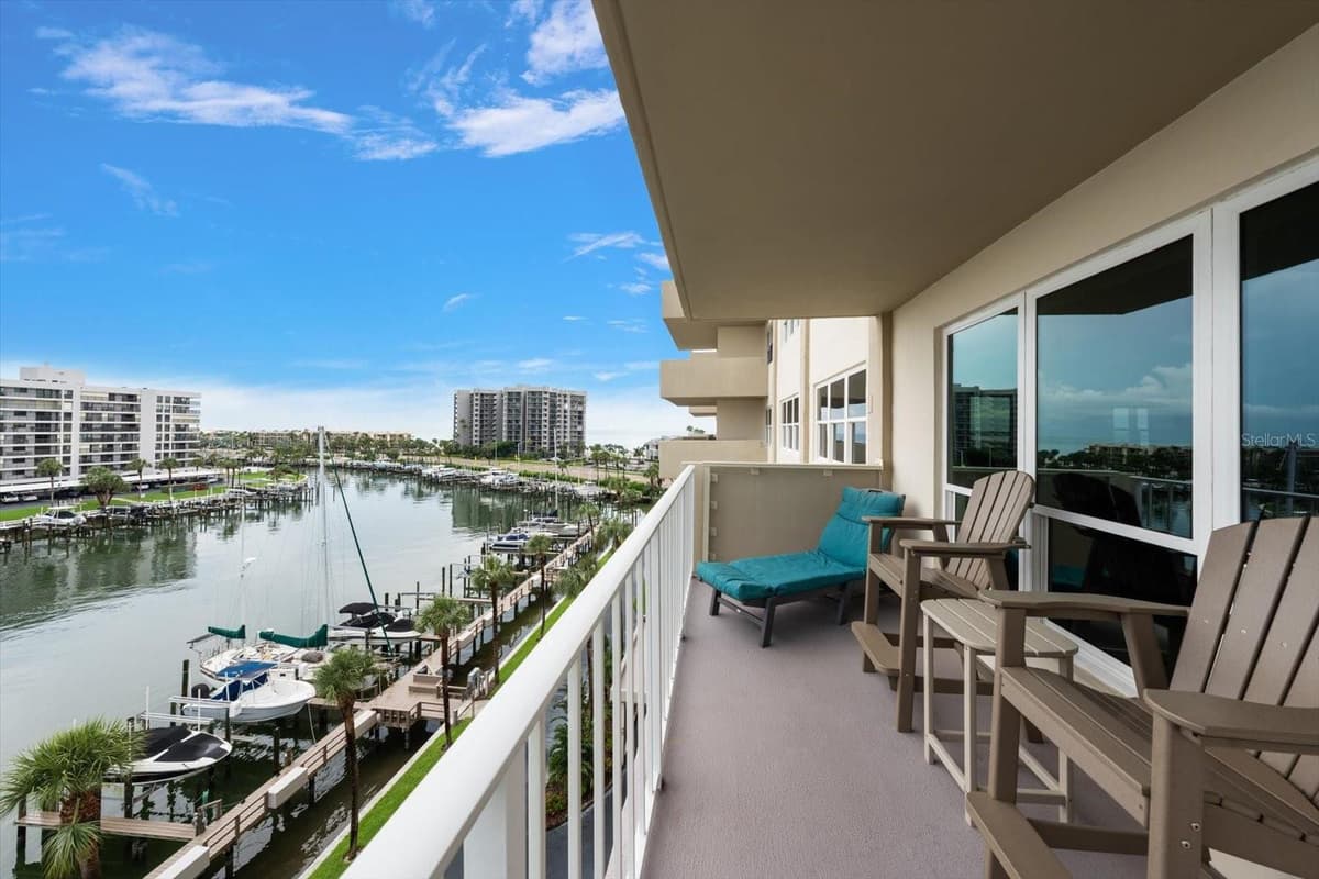 1621 GULF BOULEVARD — photo 15 of 60