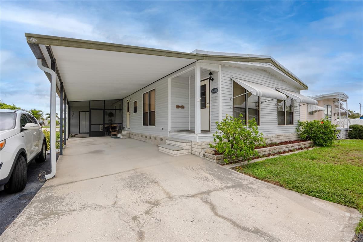 6821 AMERICANA DRIVE — photo 2 of 59