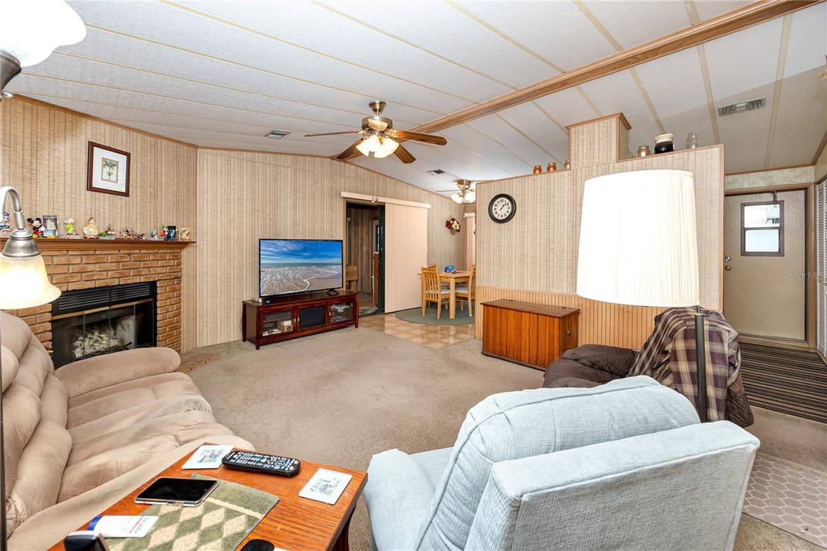 6821 AMERICANA DRIVE — photo 16 of 59