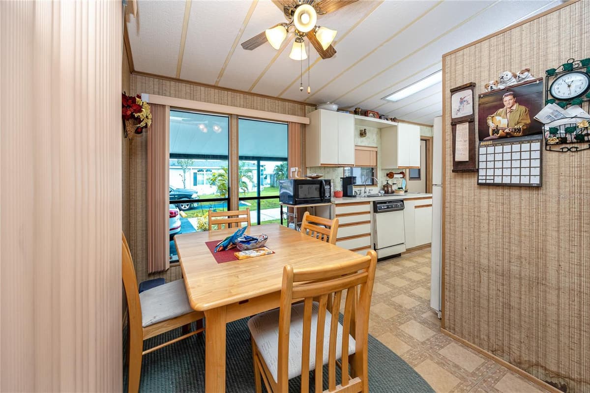 6821 AMERICANA DRIVE — photo 18 of 59