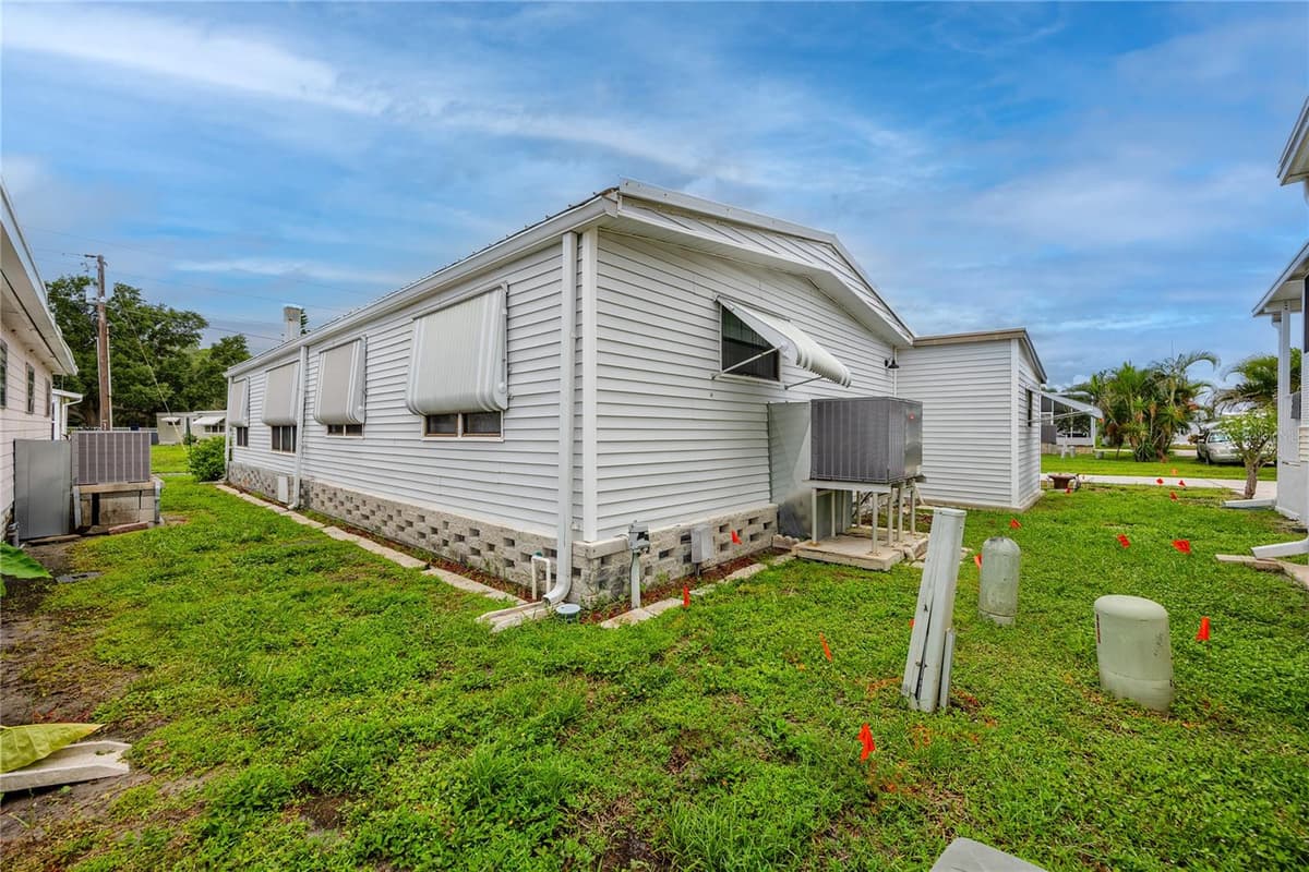 6821 AMERICANA DRIVE — photo 4 of 59
