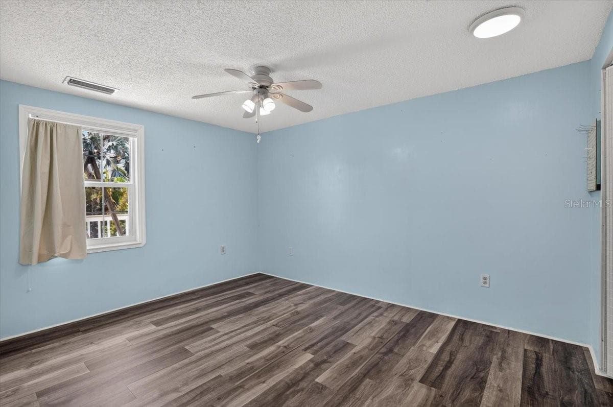 524 SPRING AVENUE — photo 12 of 38