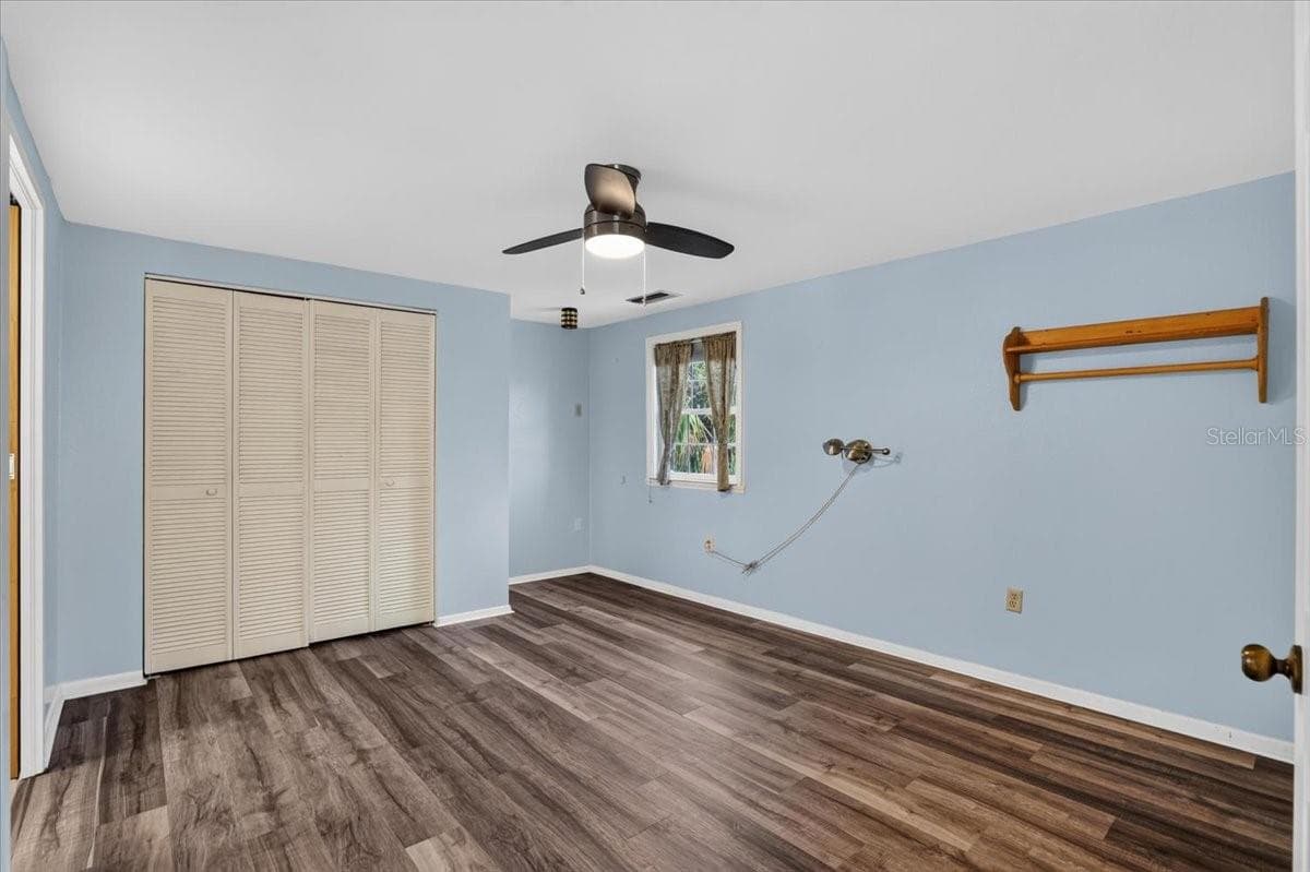 524 SPRING AVENUE — photo 9 of 38