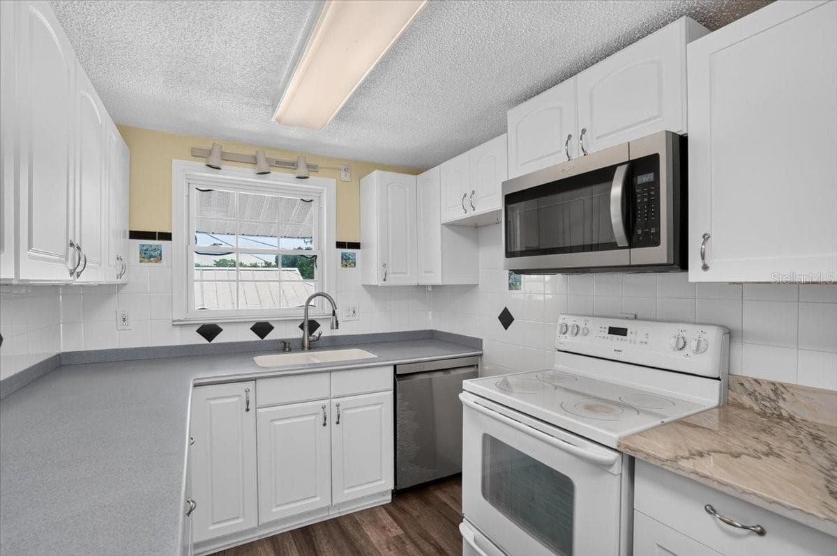 524 SPRING AVENUE — photo 19 of 38