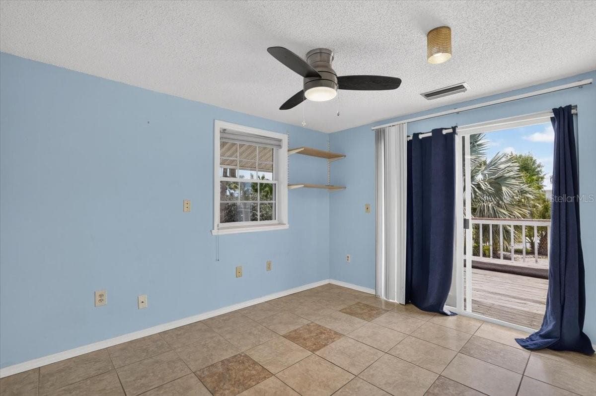 524 SPRING AVENUE — photo 16 of 38