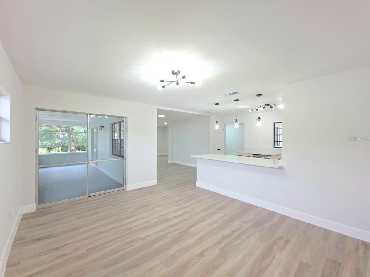 1405 COUNTRY CLUB BOULEVARD — photo 9 of 22