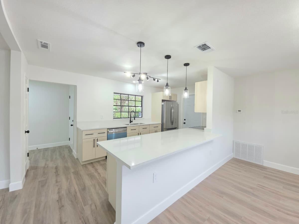 1405 COUNTRY CLUB BOULEVARD — photo 8 of 22