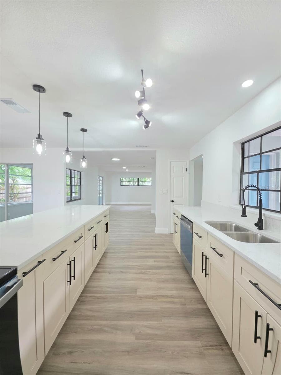 1405 COUNTRY CLUB BOULEVARD — photo 6 of 22