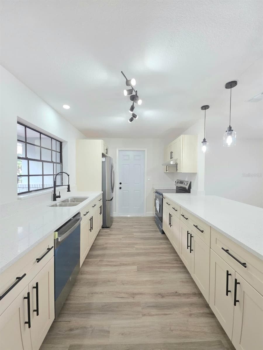 1405 COUNTRY CLUB BOULEVARD — photo 5 of 22