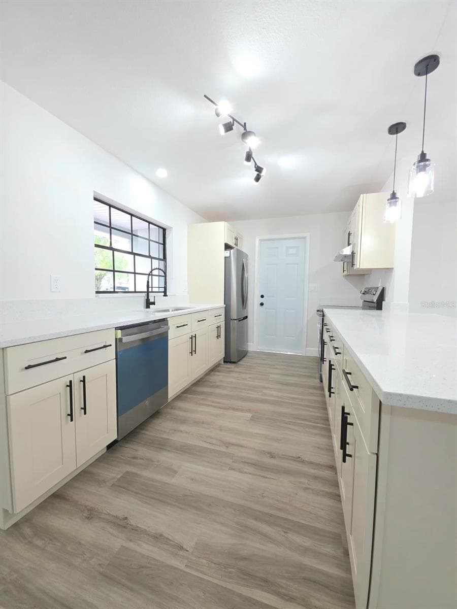 1405 COUNTRY CLUB BOULEVARD — photo 7 of 22
