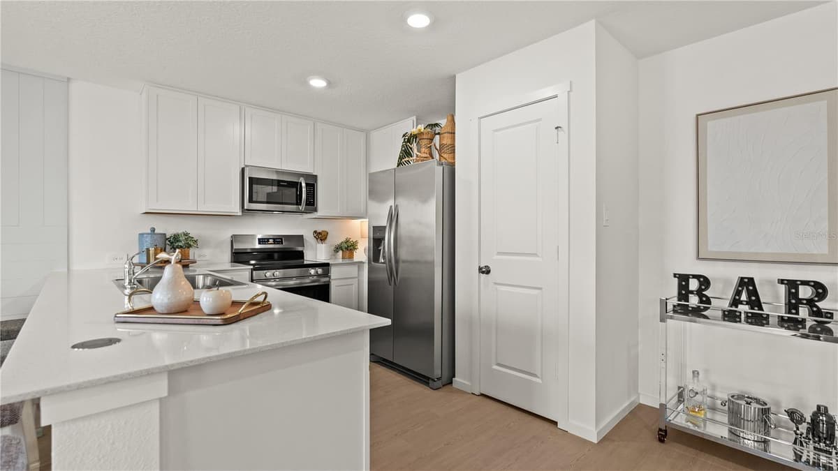 587 ARTEMIS STREET — photo 2 of 22