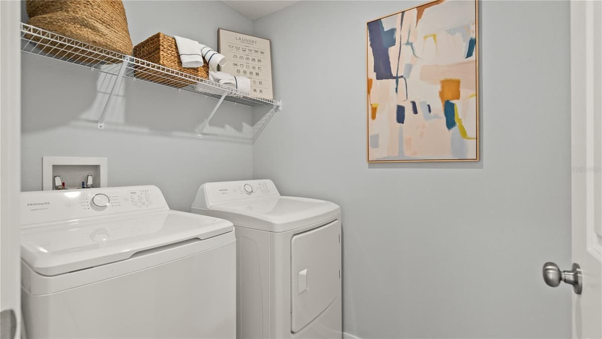 587 ARTEMIS STREET — photo 14 of 22