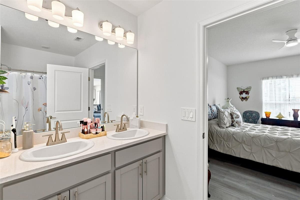 124 CITRINE LOOP — photo 11 of 19