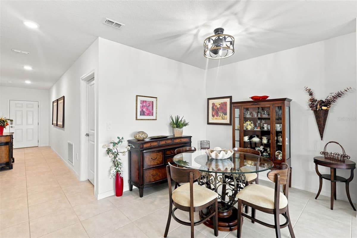 124 CITRINE LOOP — photo 8 of 19