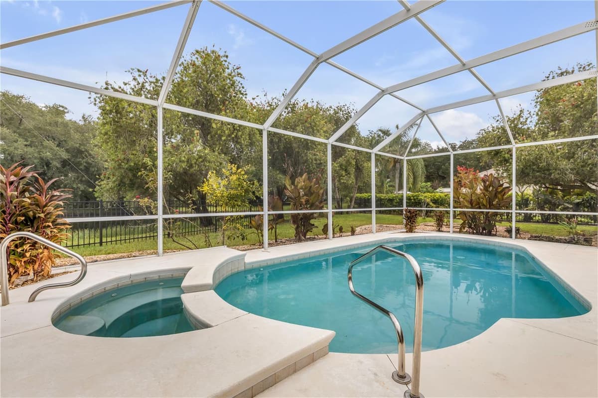 6095 SUMMERLAKE DRIVE — photo 2 of 39