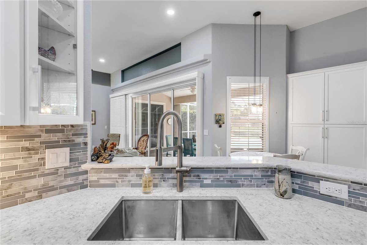 6095 SUMMERLAKE DRIVE — photo 12 of 39
