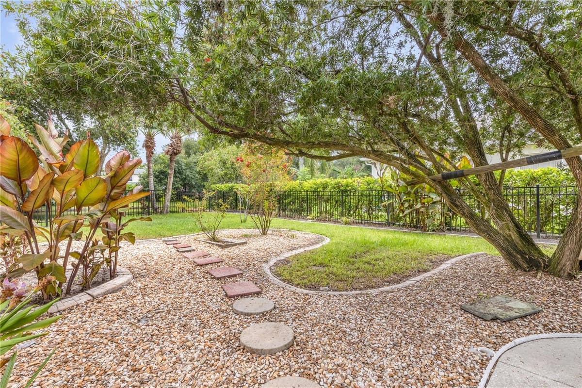 6095 SUMMERLAKE DRIVE — photo 35 of 39