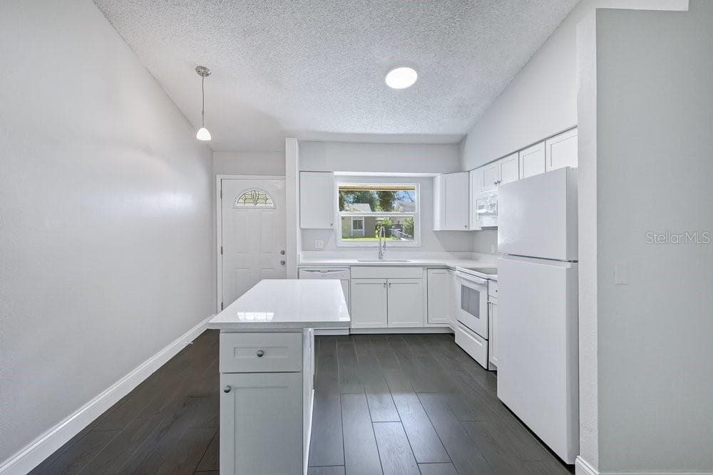 156 LAKE DRIVE — photo 8 of 30