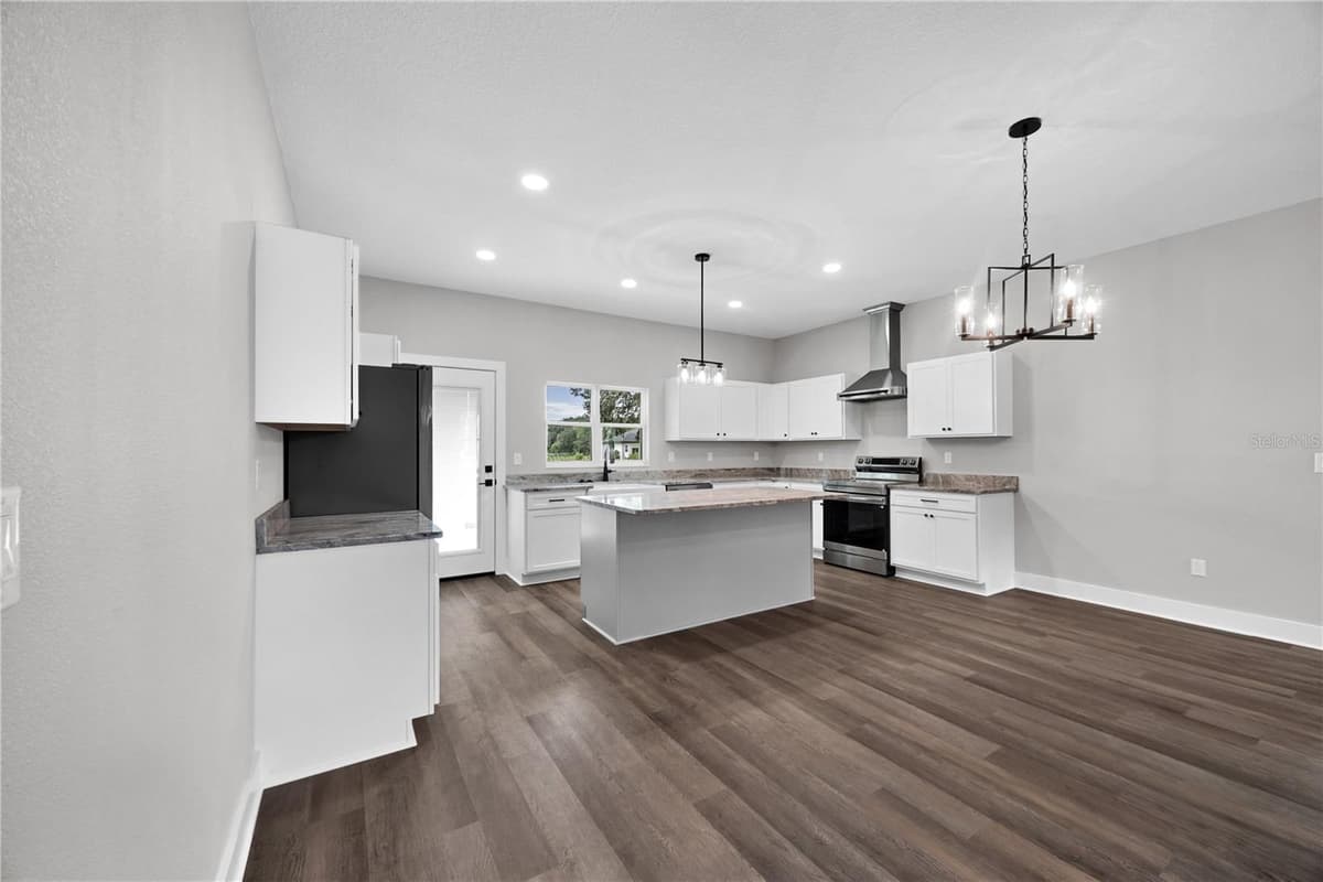 1173 W C 476 — photo 10 of 31