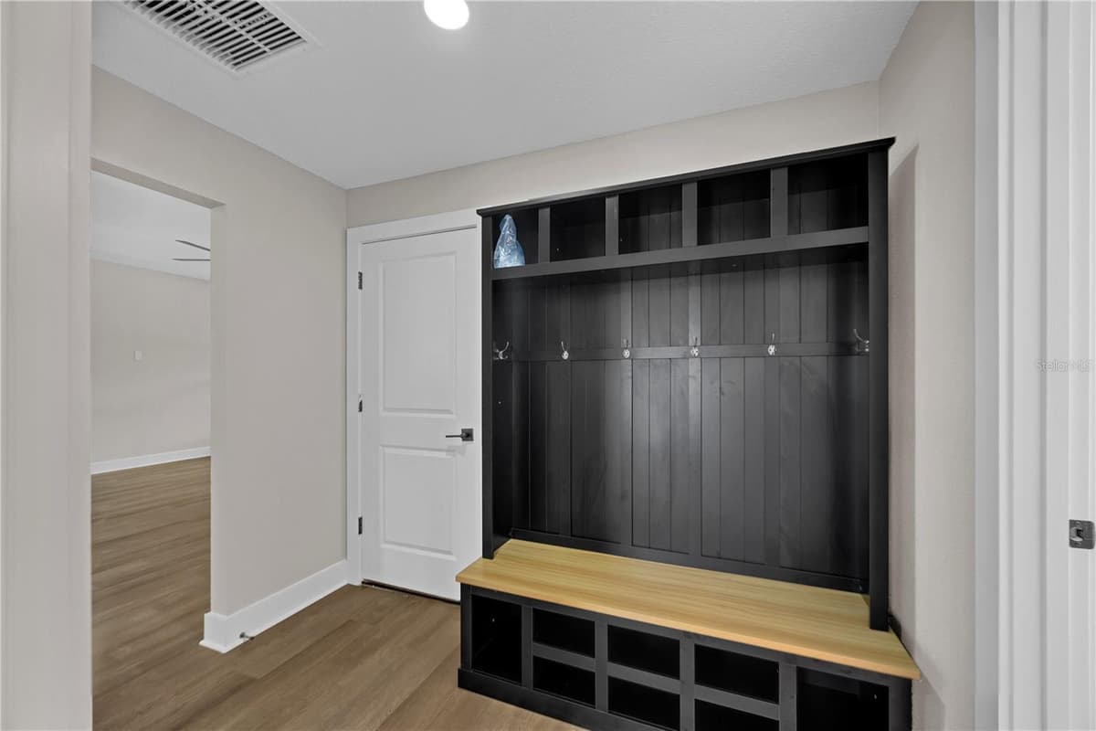 1173 W C 476 — photo 21 of 31