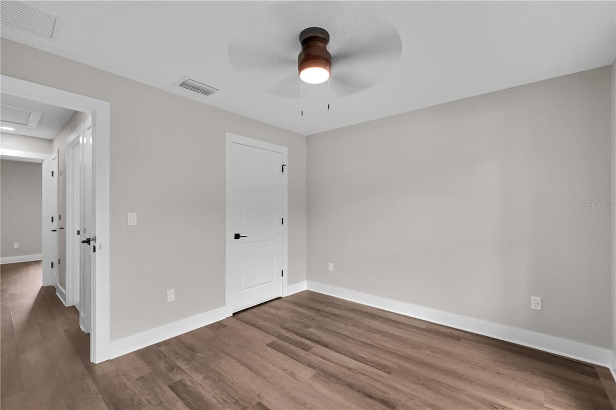 1173 W C 476 — photo 26 of 31