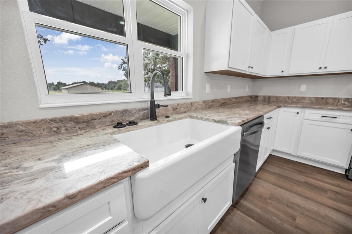 1173 W C 476 — photo 11 of 31